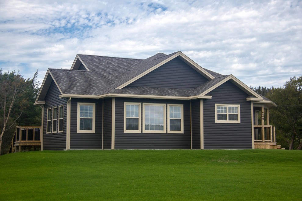 Home design - transitional home design idea