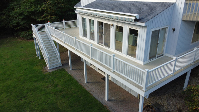 Contemporary Deck contemporary-traedaeck
