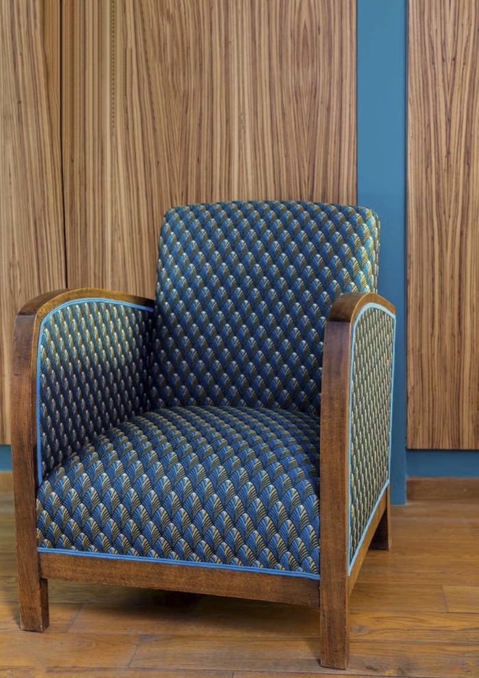 Стильная обивка мебели интересными тканями