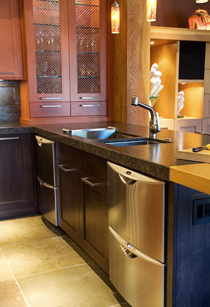 Transitional home design photo in Vancouver