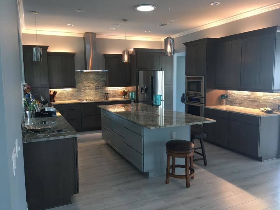 Transitional kitchen photo in Orlando