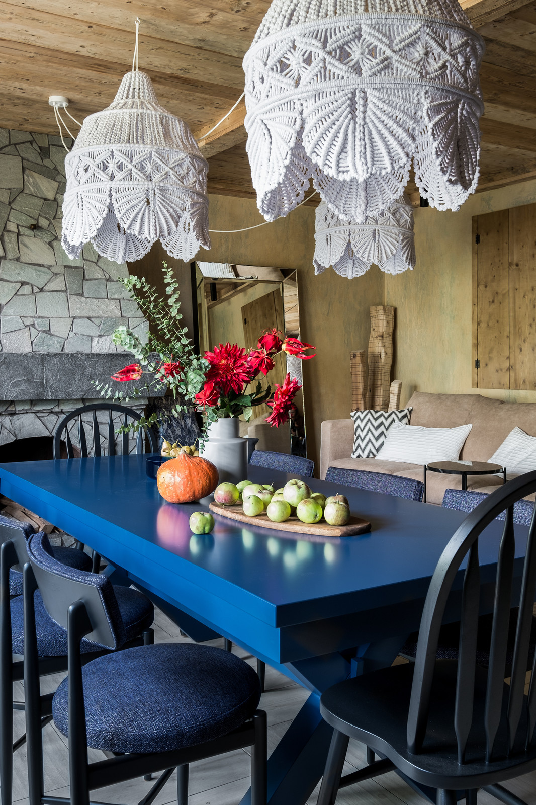 Кухня-гостиная в сланце и кружевах