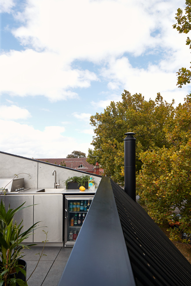 Пример оригинального дизайна: маленькая терраса на крыше, на крыше в стиле лофт без защиты от солнца для на участке и в саду