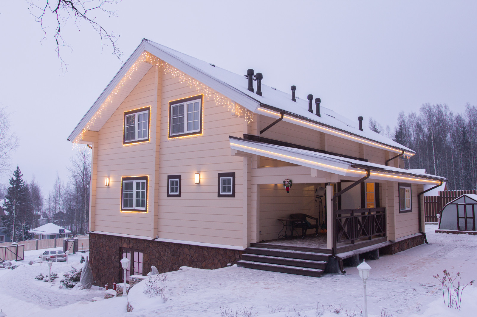 Дом из кирпича в Охтинском парке