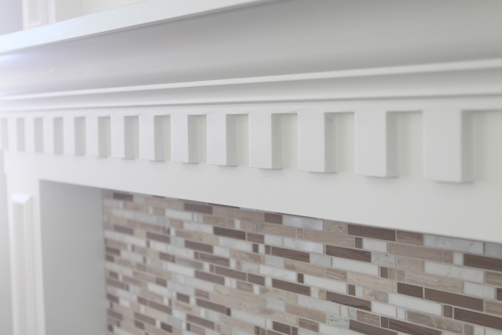 Example of a transitional home design design in Dallas