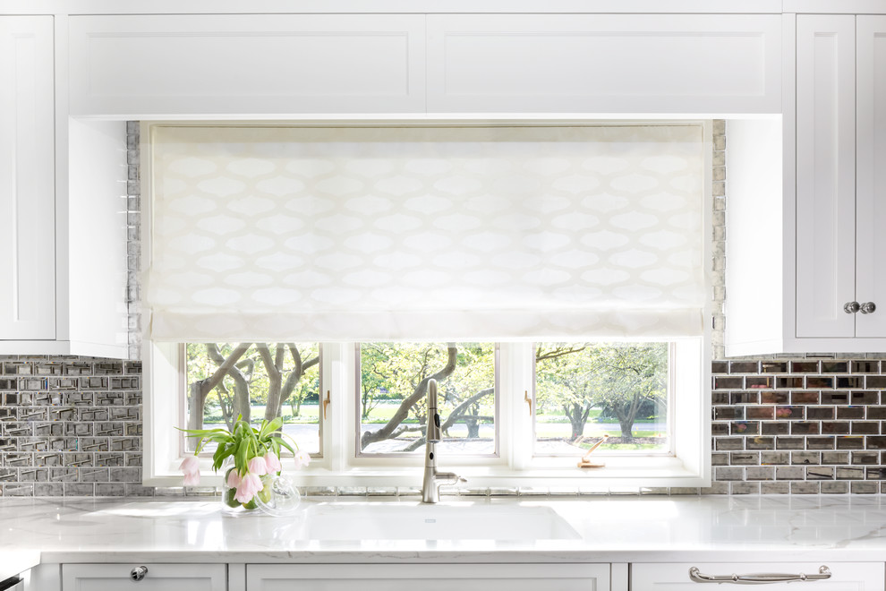 Transitional kitchen photo in Chicago