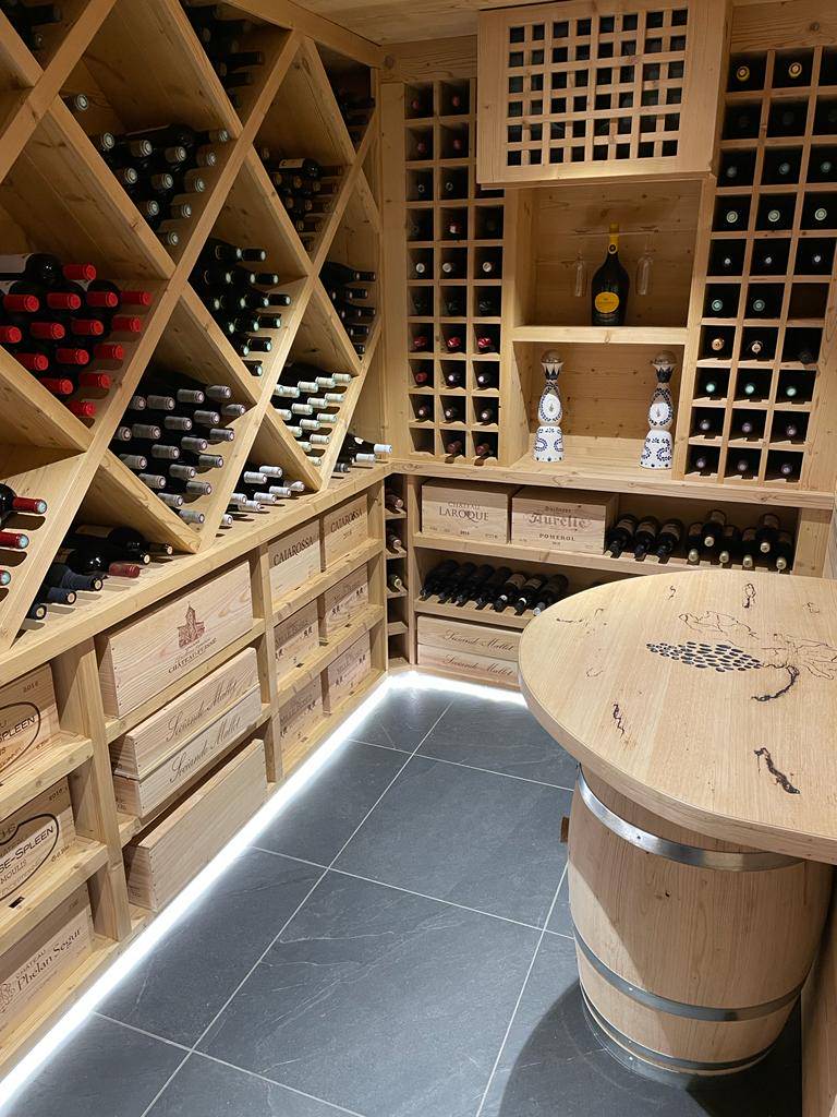 AGENCEMENT D'UNE CAVE A VINS