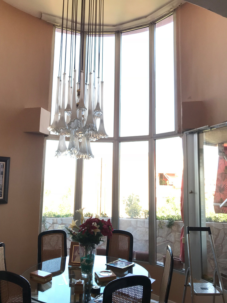 Foto de comedor romántico grande