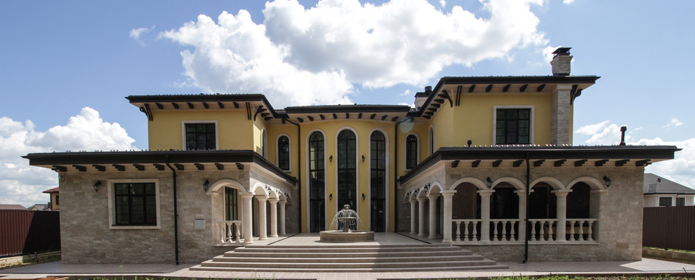 Дом в тосканском стиле. Вид внутреннего двора