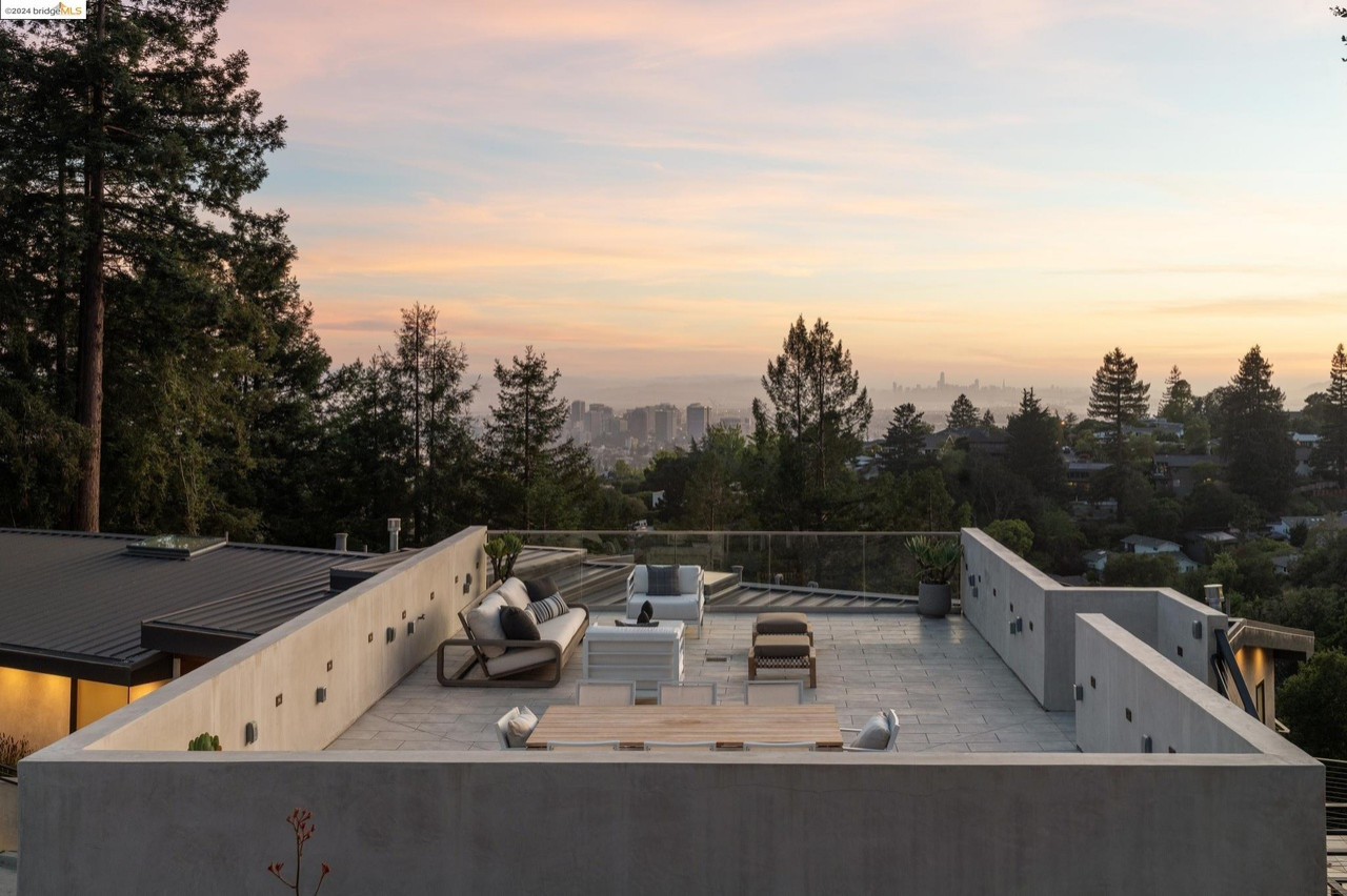 Modern House - Moyer Place