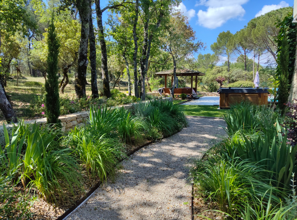 Jardin naturel sous les chênes