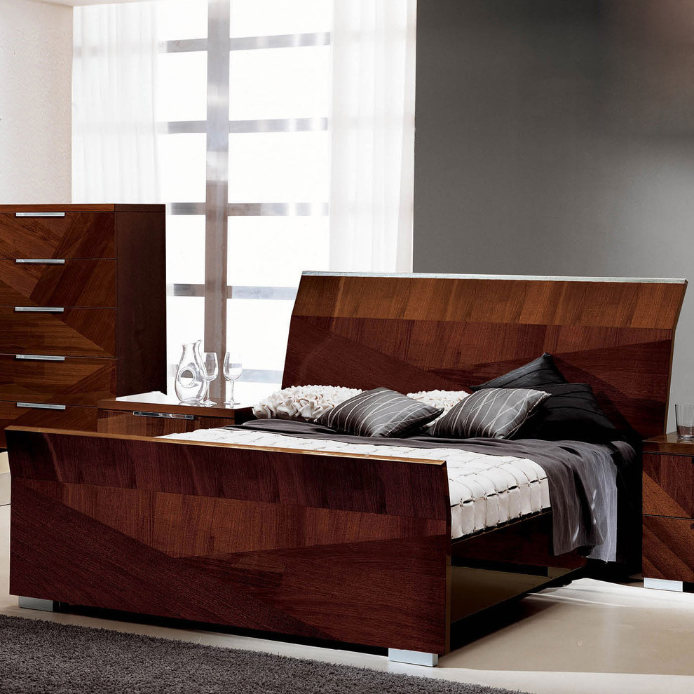 Example of a mid-sized minimalist home design design in New York