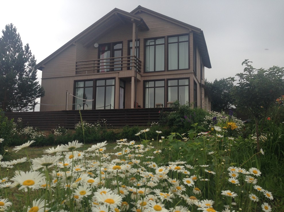 Каркасный дом с маленьким бассейном и большим видом, 160 кВ.метров