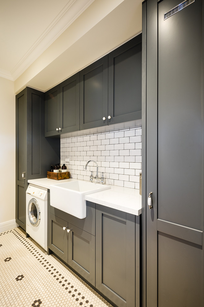 Inspiration for a traditional laundry room in Melbourne.