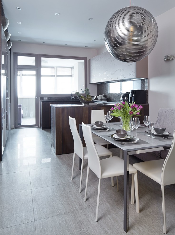 Photo of a contemporary u-shaped kitchen in Moscow with a peninsula and grey floor.