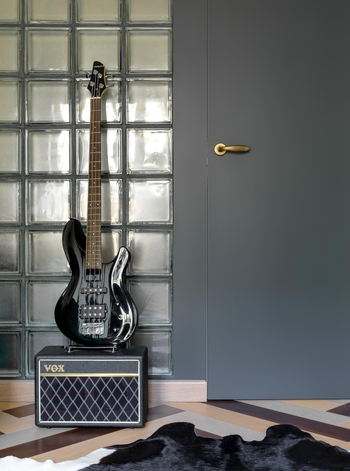 Изумруд и латунь