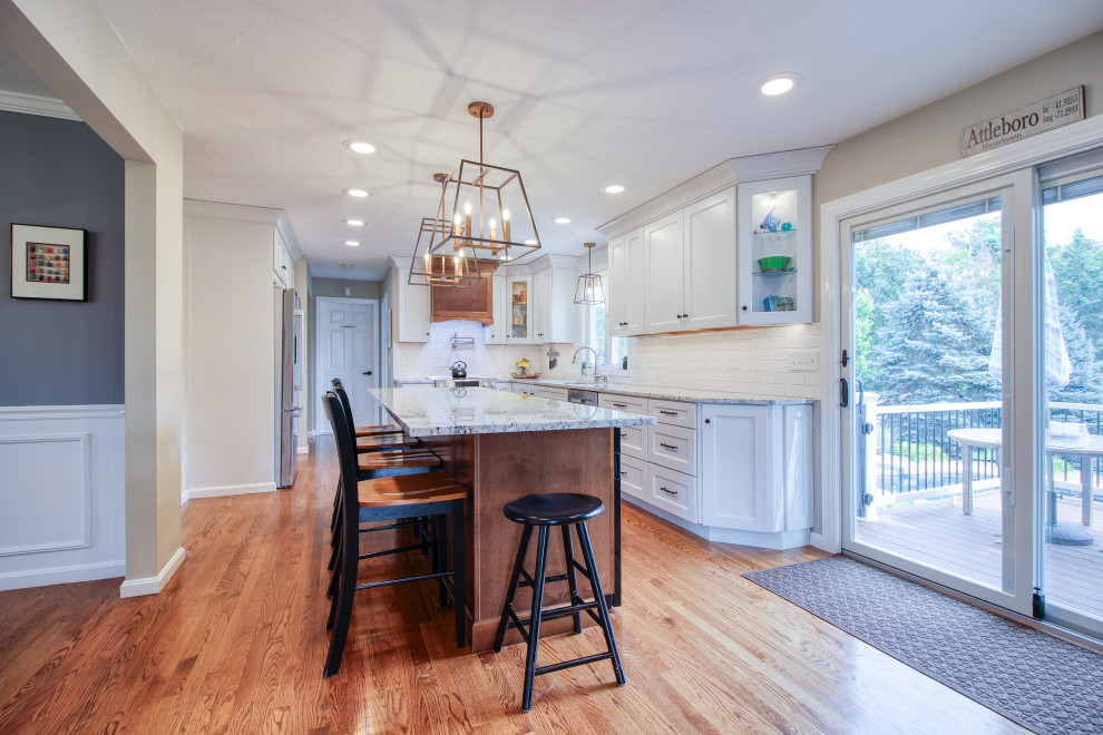 Kitchen - traditional kitchen idea in Providence