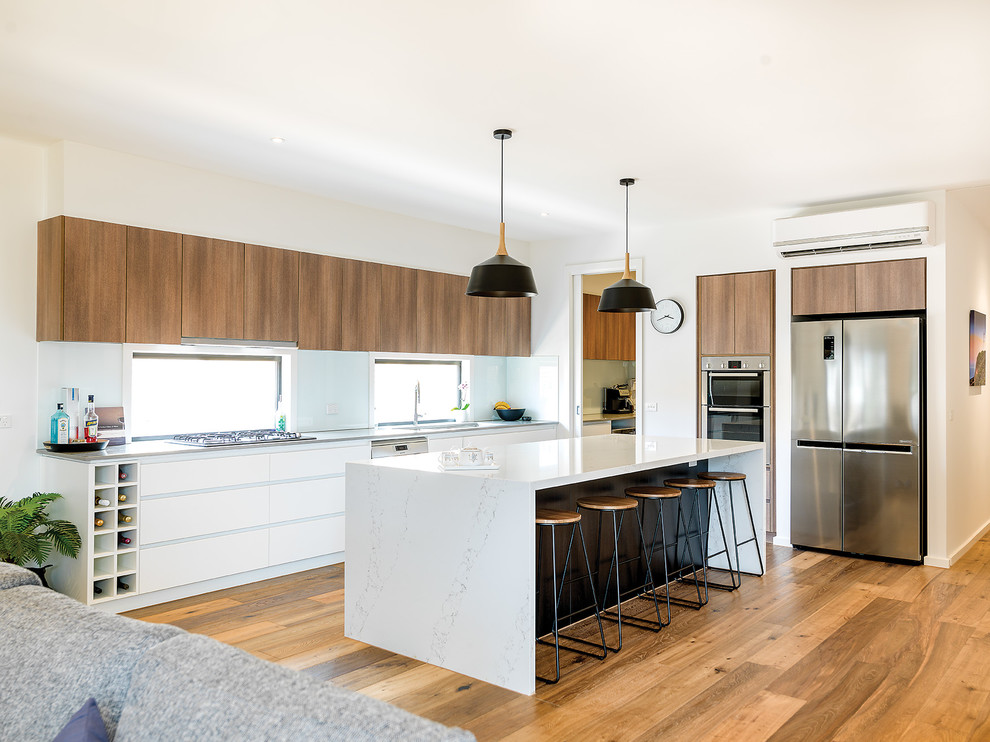 Design ideas for a contemporary kitchen in Melbourne.