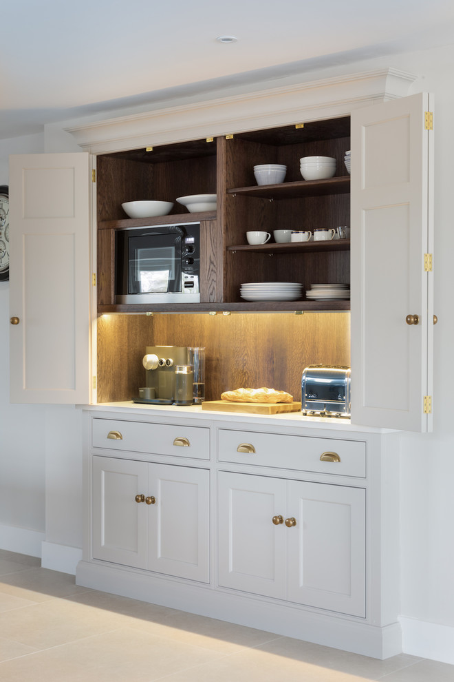 Inspiration for a large transitional l-shaped kitchen in Essex.