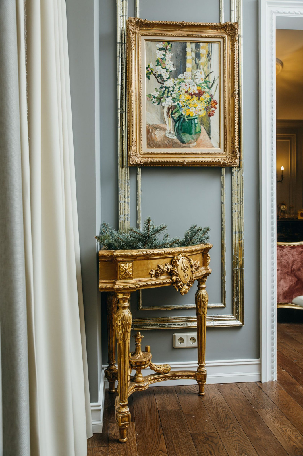 Салон предметов интерьера и антиквариата в Москве