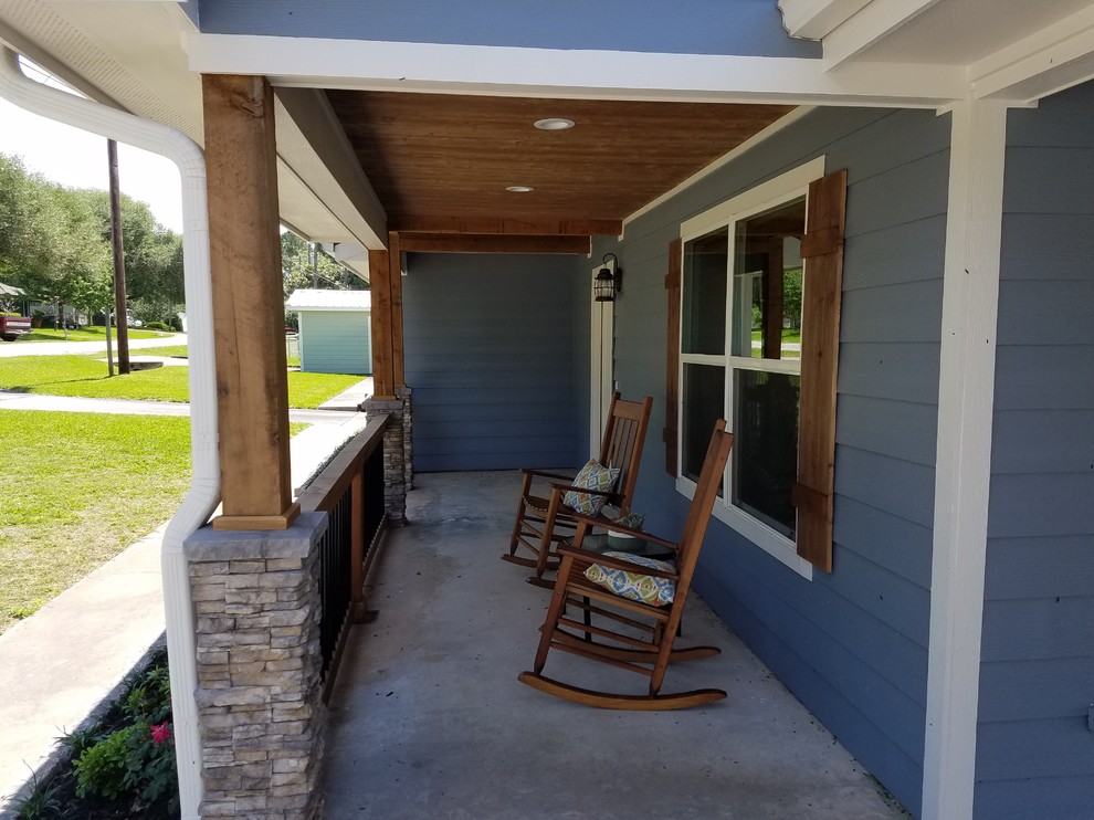 Mid-sized arts and crafts concrete front porch idea in Houston with a roof extension