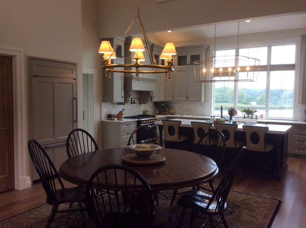 Transitional kitchen photo in Chicago