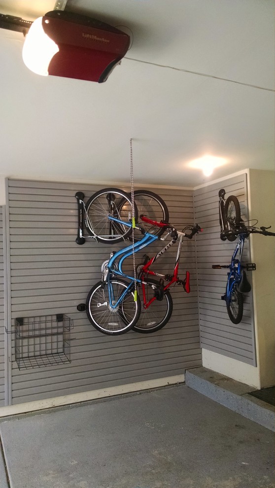 This is an example of a mid-sized traditional attached one-car garage in Chicago.