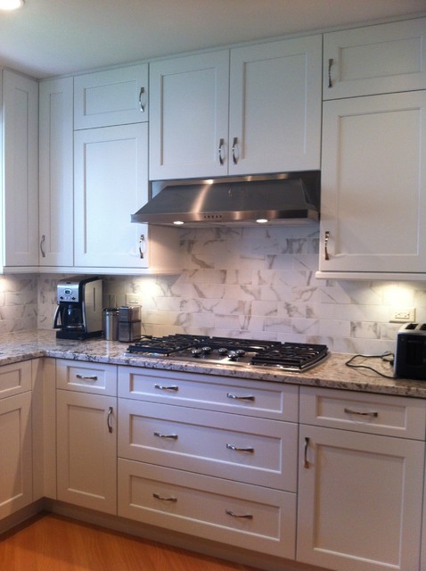 White Elmhurst Kitchen klassisch-modern-kueche