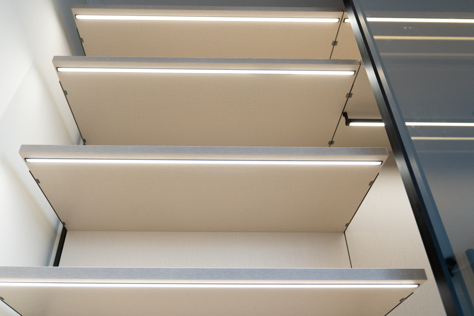 Воздушная гардеробная APPERIA для сталинки в центре Москвы