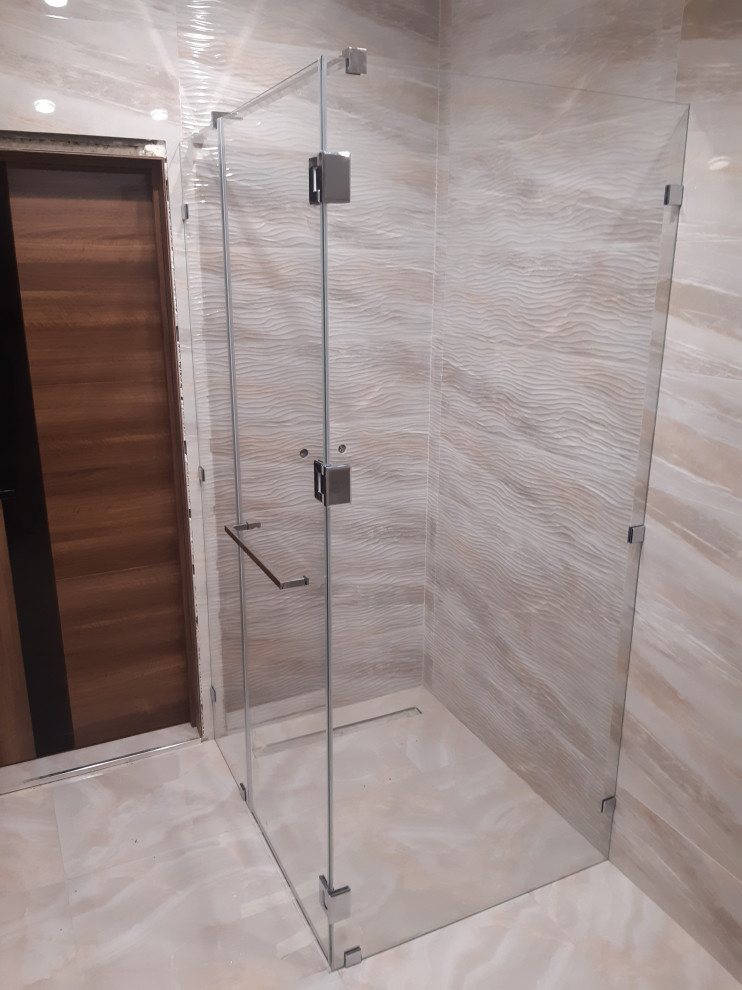 Душевое ограждение с распашной створкой