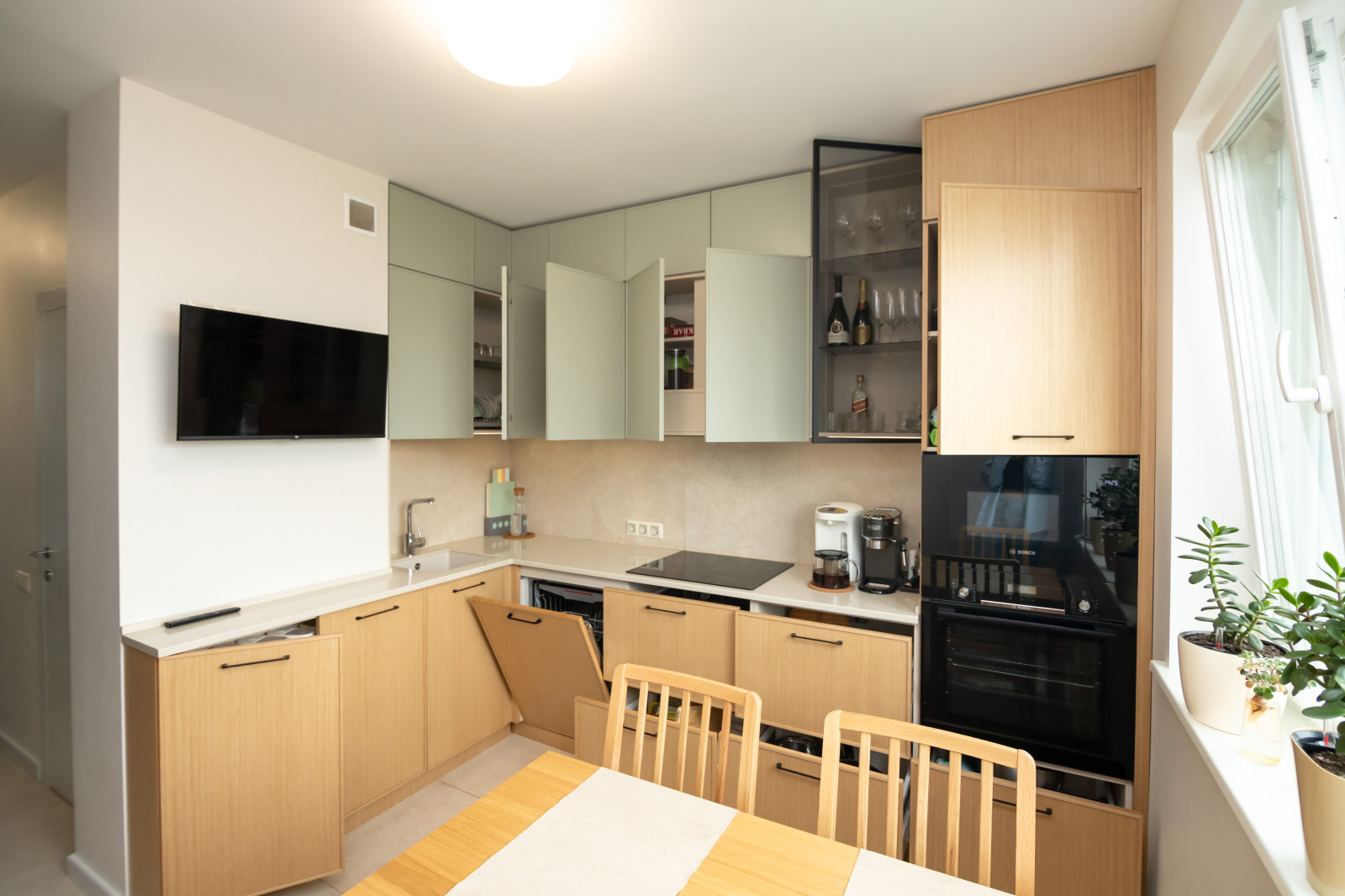 Неоклассическая кухня в трендовых цветах этого года