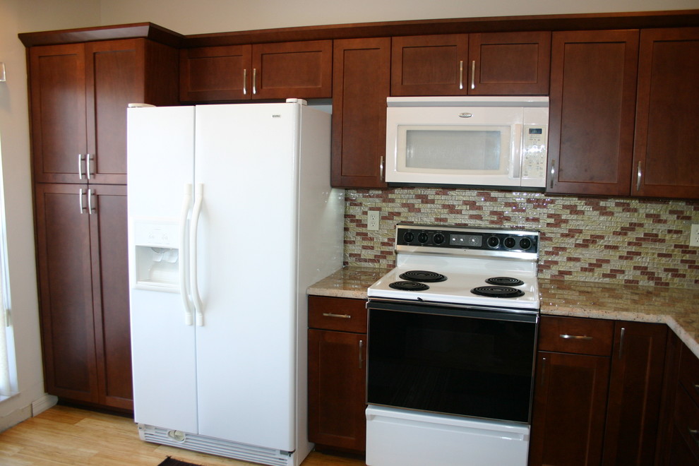 Inspiration for a timeless kitchen remodel in Tampa