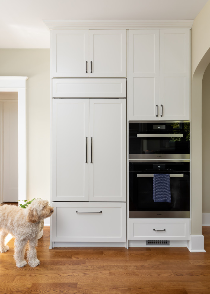 Transitional kitchen photo in Seattle