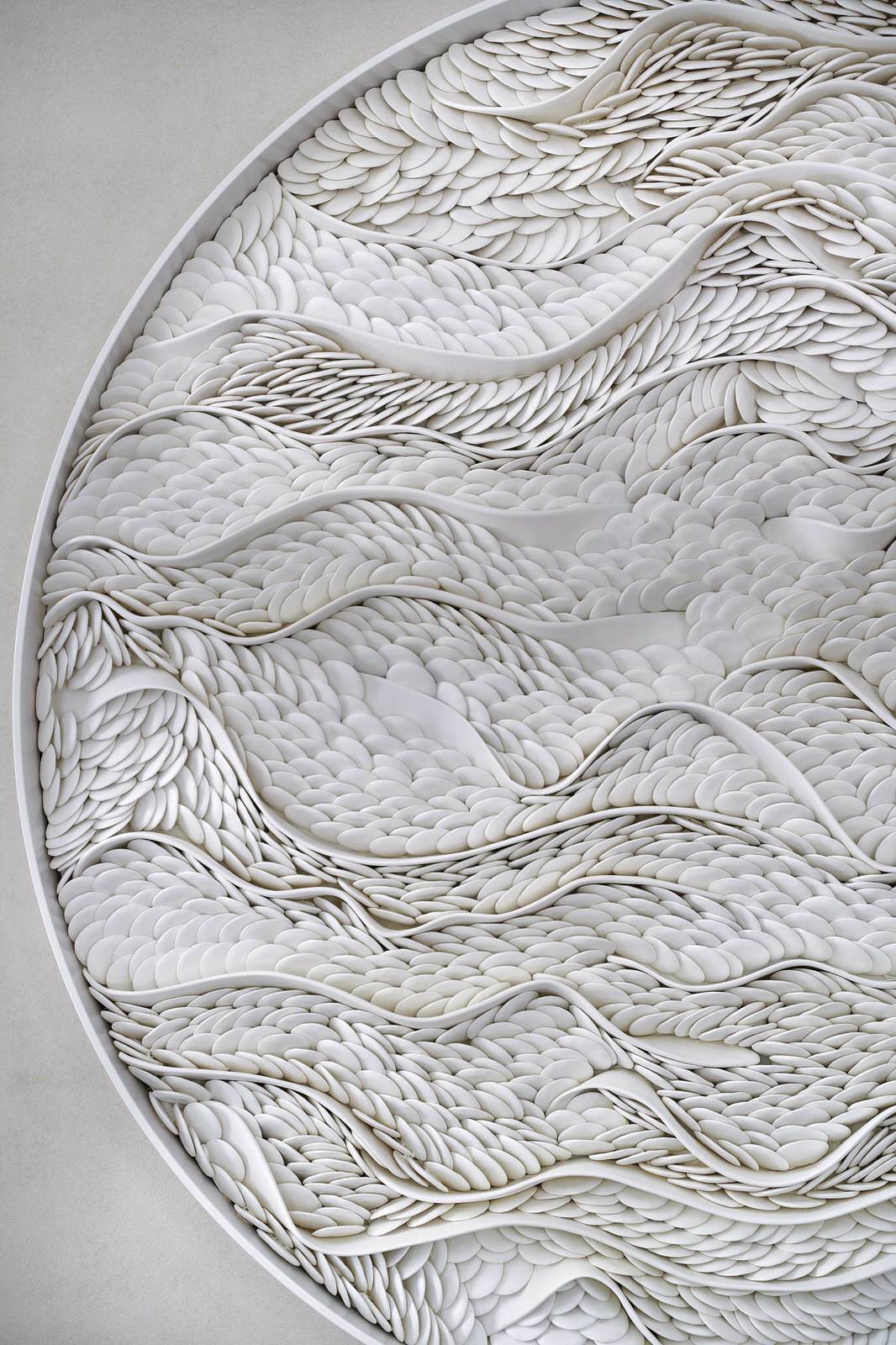 Панно из белой глины (арт-объект)