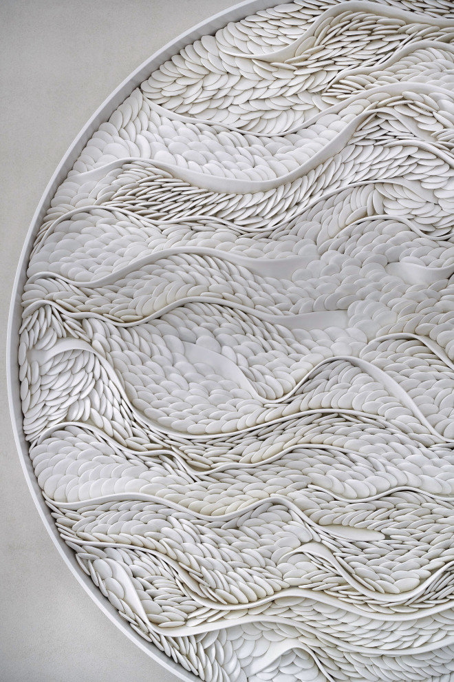 Панно из белой глины (арт-объект)