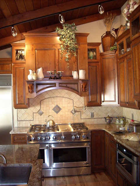 Rustic Cherry rustic-kitchen