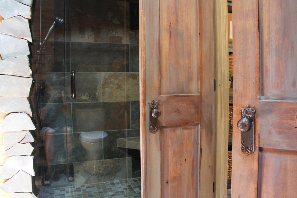 Photo of a traditional bathroom in Atlanta.