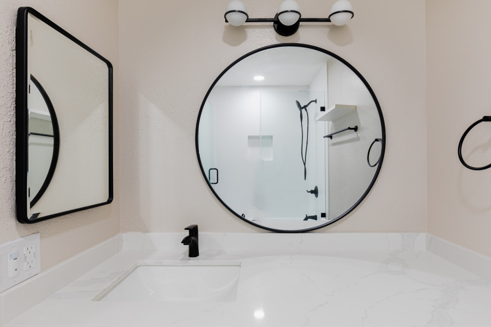 Alcove bathtub - mid-sized mid-century modern 3/4 ceramic tile, brown floor, single-sink and brick wall alcove bathtub idea in Seattle with shaker cabinets, white cabinets, a one-piece toilet, white walls, an undermount sink, quartz countertops, a hinged shower door, white countertops and a built-in vanity