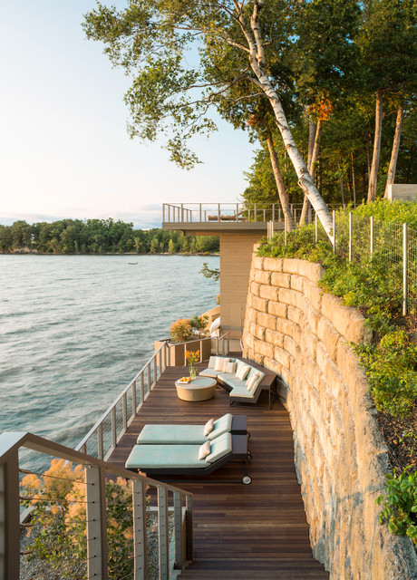 Contemporary Lake Champlain Home contemporaneo-terraza-y-balcon