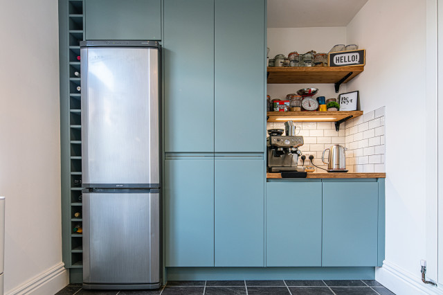 Handleless Kitchen: Blue & Bamboo trendy-koekken