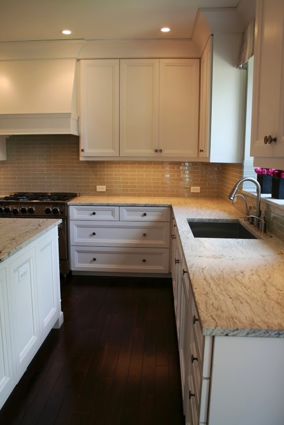 Kitchen - transitional kitchen idea