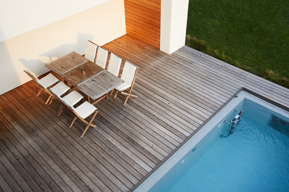 Große, Unbedeckte Moderne Terrasse hinter dem Haus in Stuttgart