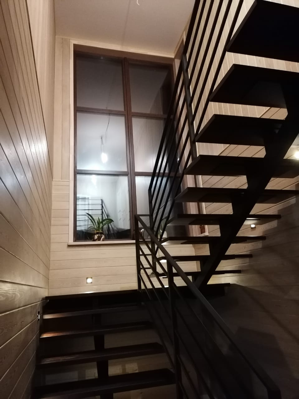 Лестница на стальном монокосоуре