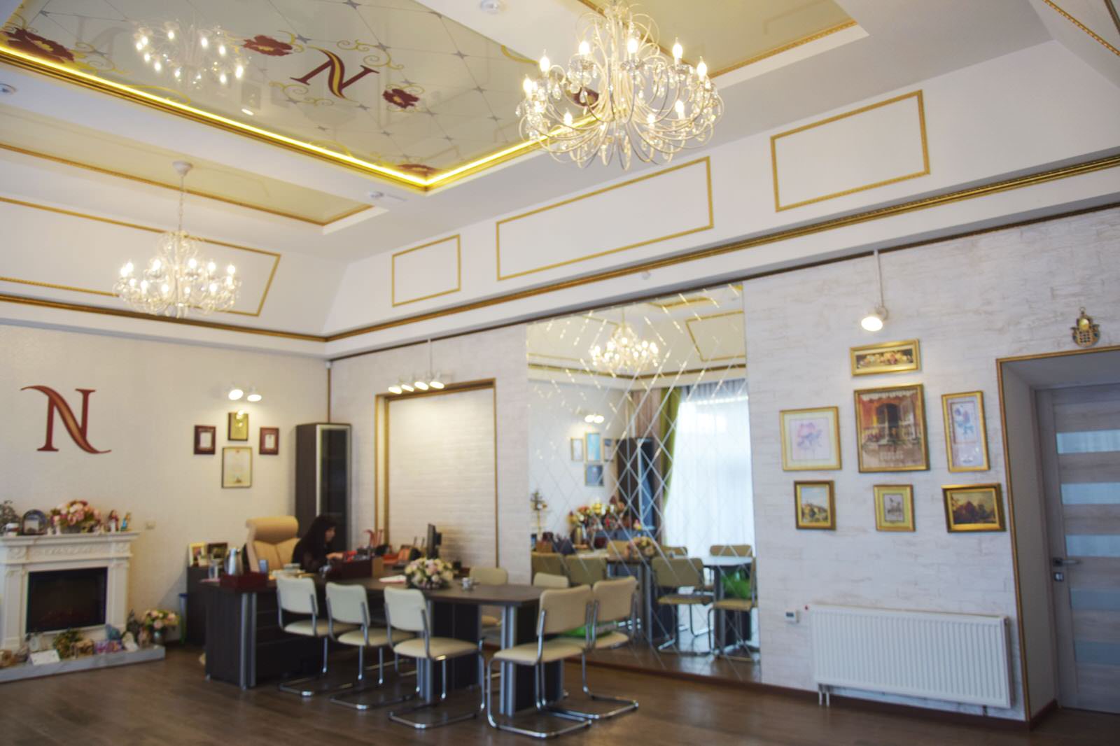 The Royal Cabinet / Королевский кабинет. Реализован