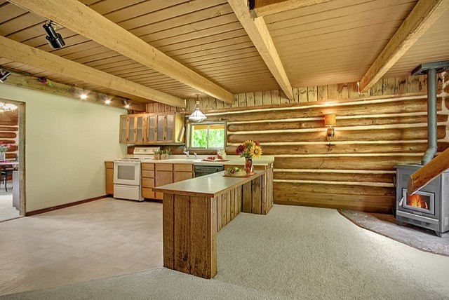 This is an example of a country kitchen in Seattle.