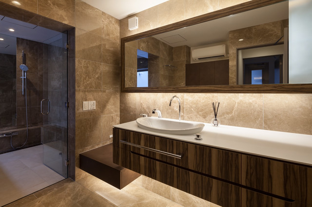 東灘の家 contemporaneo-stanza-da-bagno