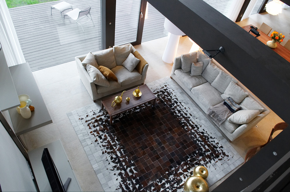 Гостиная фахверкового дома с ковром