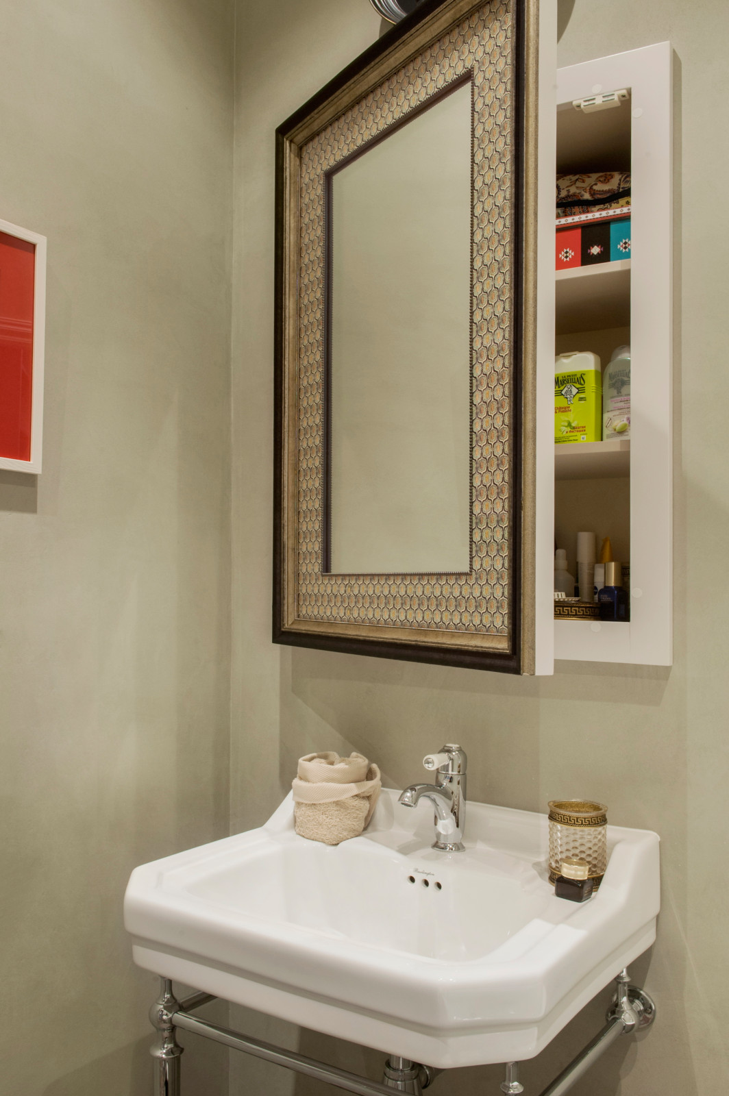 Квартира в доме по проекту архитектора Жолтовского.