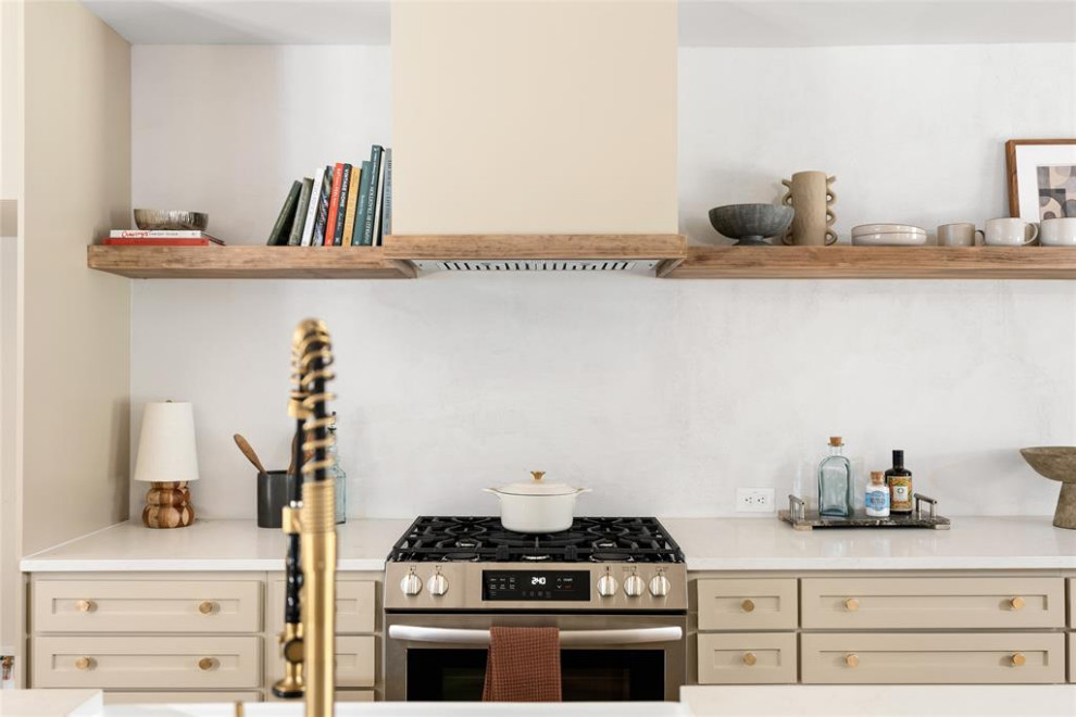 Kitchen - kitchen idea in Austin