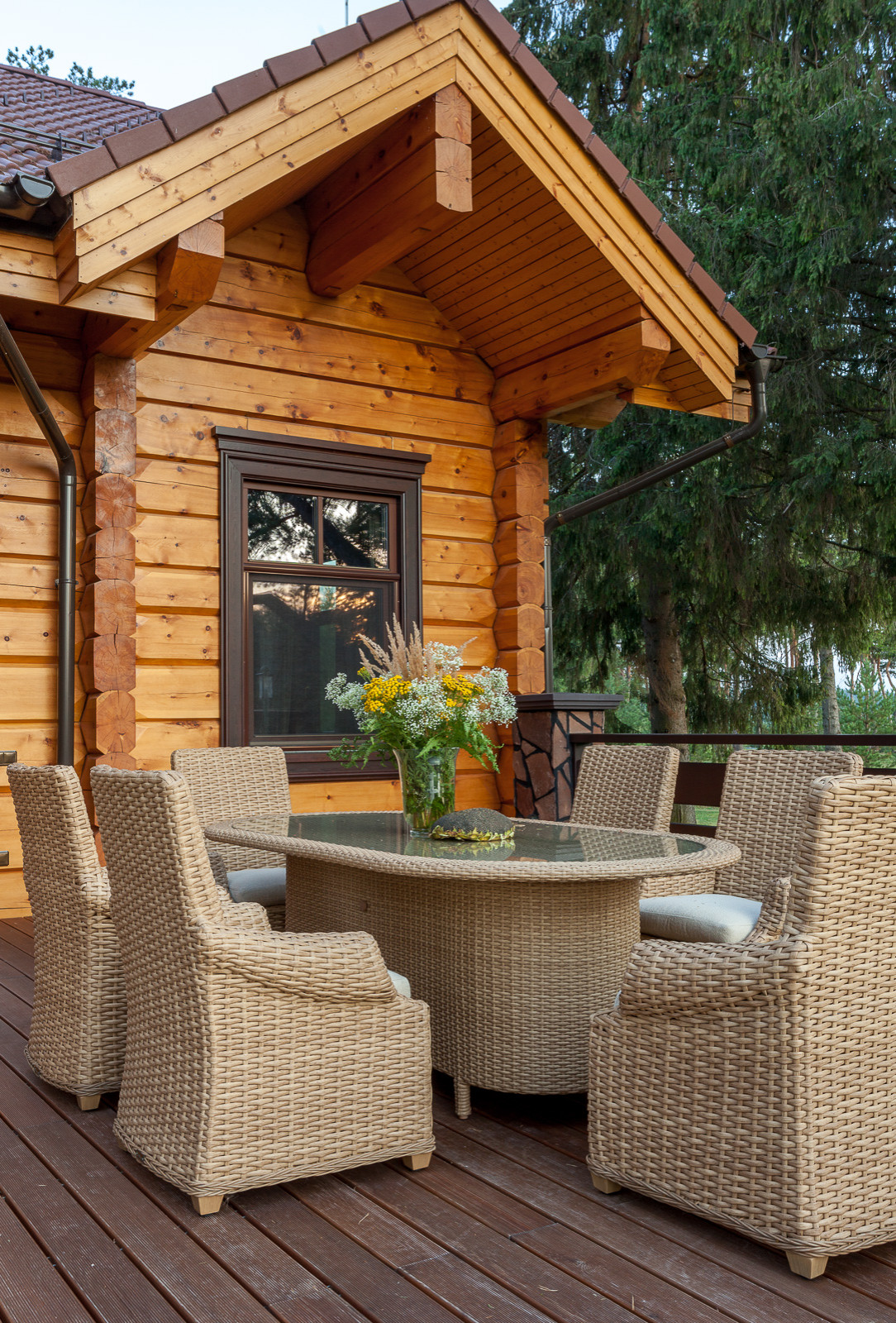 Деревянный дом в классическом стиле